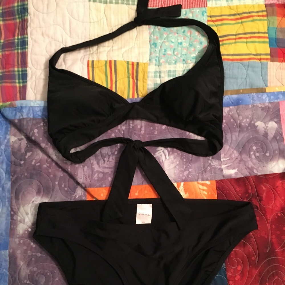 2-piece black halter bikini